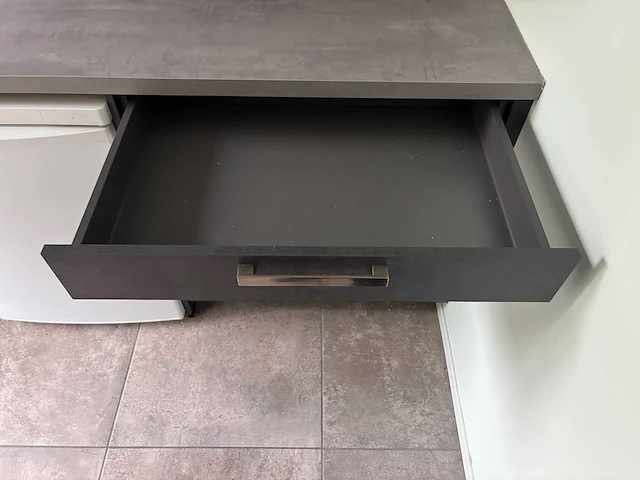 Keuken met eiland en apparatuur - afbeelding 15 van  37