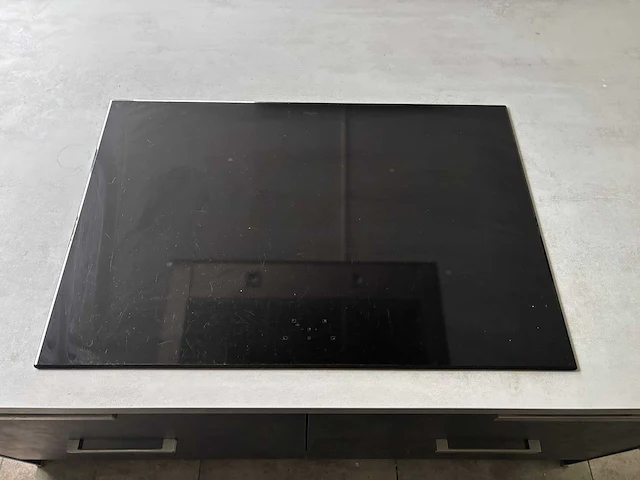 Keuken met eiland en apparatuur - afbeelding 3 van  37