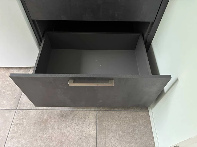 Keuken met eiland en apparatuur - afbeelding 5 van  37