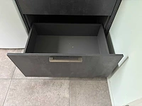 Keuken met eiland en apparatuur - afbeelding 5 van  37