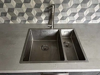 Keuken met eiland en apparatuur - afbeelding 19 van  37