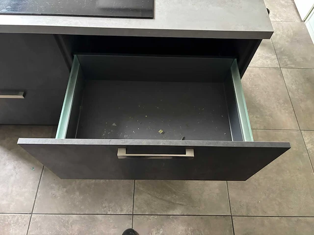 Keuken met eiland en apparatuur - afbeelding 21 van  37