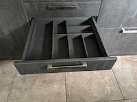 Keuken met eiland en apparatuur - afbeelding 9 van  37