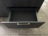 Keuken met eiland en apparatuur - afbeelding 32 van  37