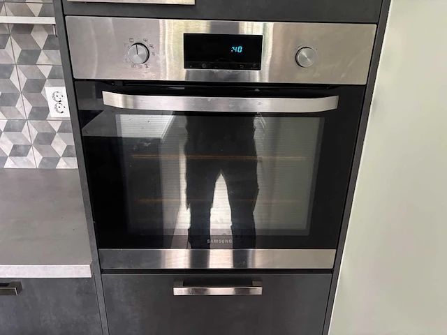 Keuken met eiland en apparatuur - afbeelding 33 van  37