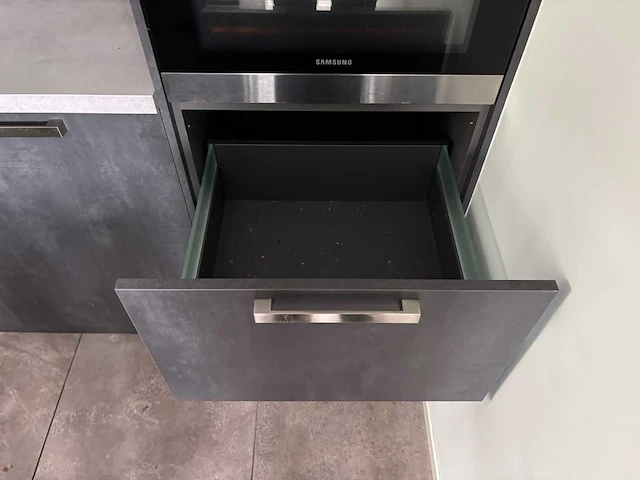 Keuken met eiland en apparatuur - afbeelding 34 van  37