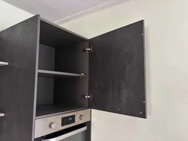 Keuken met eiland en apparatuur - afbeelding 35 van  37