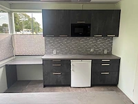 Keuken met eiland en apparatuur - afbeelding 7 van  37