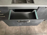 Keuken met eiland en apparatuur - afbeelding 24 van  37