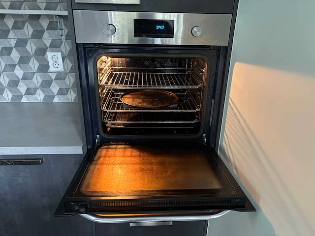 Keuken met eiland en apparatuur - afbeelding 25 van  37