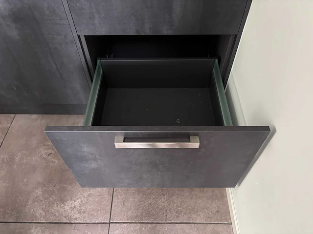 Keuken met eiland en apparatuur - afbeelding 27 van  37