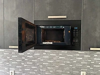 Keuken met eiland en apparatuur - afbeelding 5 van  6