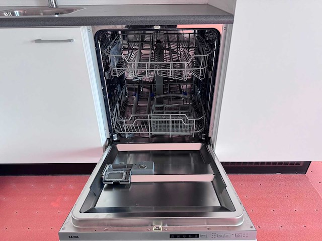 Keuken met etna apparatuur - afbeelding 8 van  20