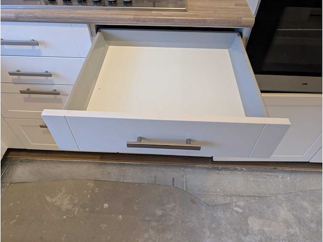 Keuken met etna apparatuur - afbeelding 11 van  31