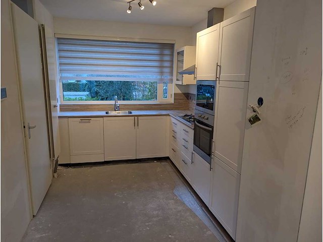 Keuken met etna apparatuur - afbeelding 1 van  31