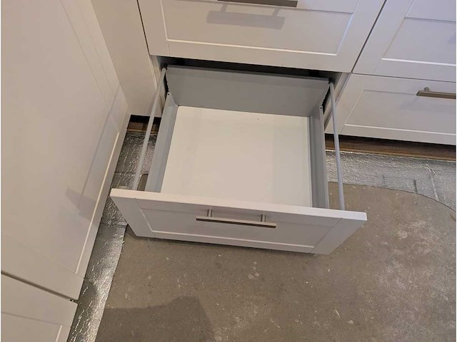 Keuken met etna apparatuur - afbeelding 17 van  31