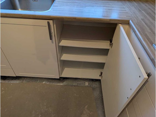 Keuken met etna apparatuur - afbeelding 20 van  31