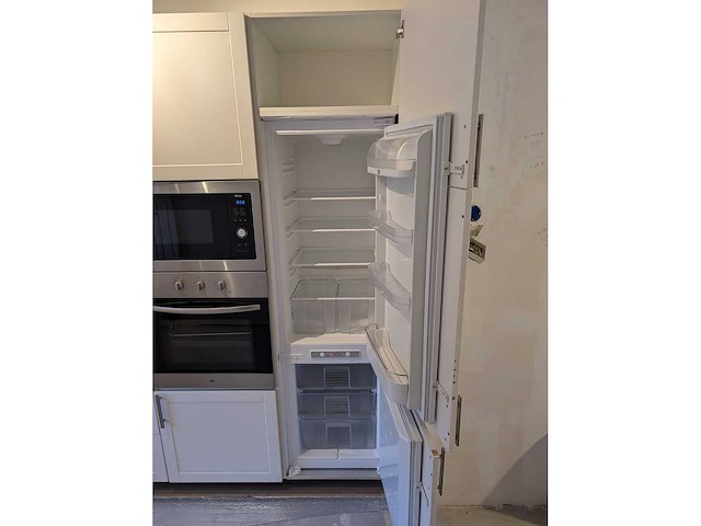 Keuken met etna apparatuur - afbeelding 24 van  31