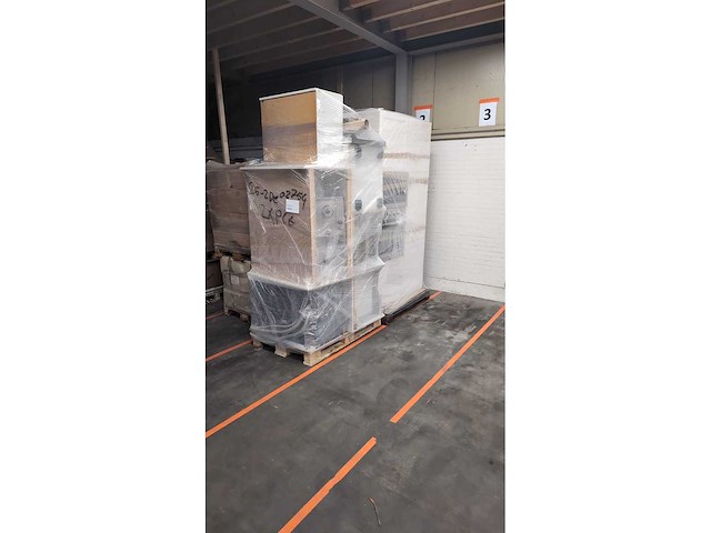 Keuken met etna apparatuur - afbeelding 25 van  31