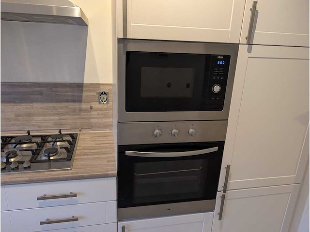 Keuken met etna apparatuur - afbeelding 26 van  31