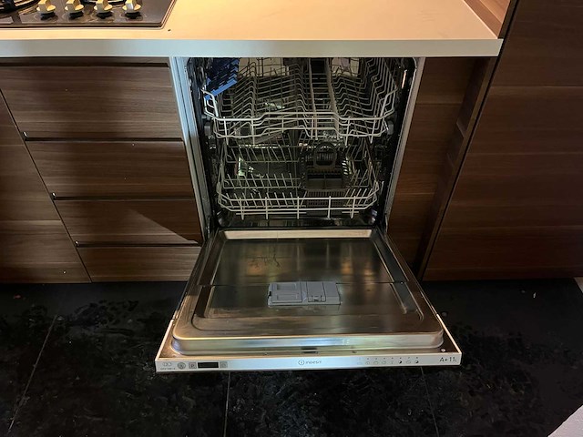Keuken met exquisit/indesit apparatuur - afbeelding 16 van  31