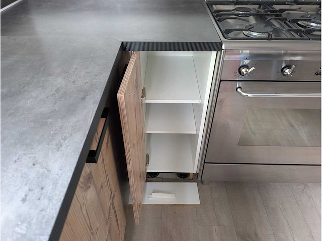 Keuken met ignis/smeg apparatuur - afbeelding 13 van  23