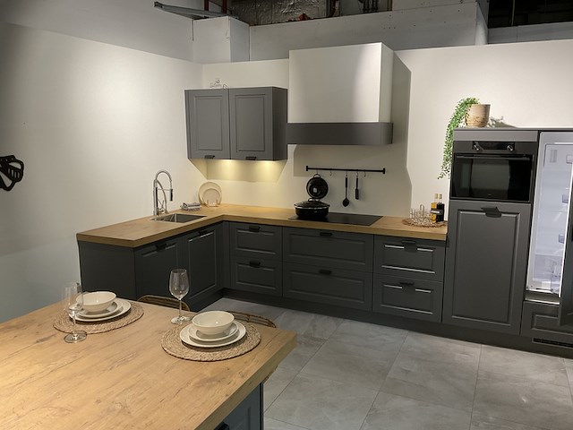 Keuken met inbouwapparatuur burger, mara - afbeelding 1 van  16