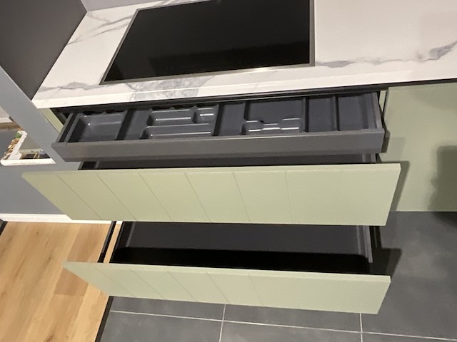 Keuken met inbouwapparatuur, cityline (dkg), gl5900 structuurlak, olijfgroen - afbeelding 4 van  13