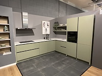 Keuken met inbouwapparatuur, cityline (dkg), gl5900 structuurlak, olijfgroen - afbeelding 1 van  13