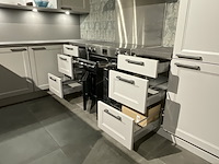 Keuken met inbouwapparatuur, nobilia, picasso, steengrijs - afbeelding 2 van  21