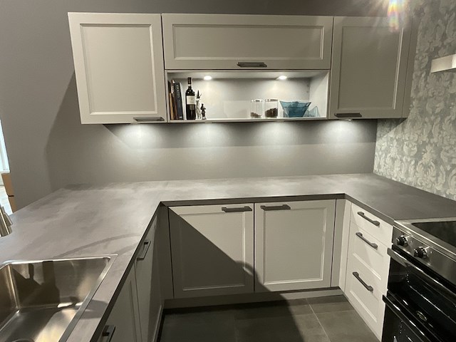 Keuken met inbouwapparatuur, nobilia, picasso, steengrijs - afbeelding 7 van  21