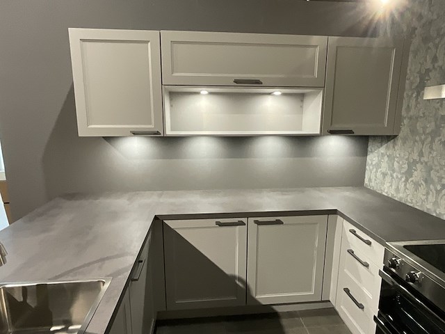 Keuken met inbouwapparatuur, nobilia, picasso, steengrijs - afbeelding 8 van  21