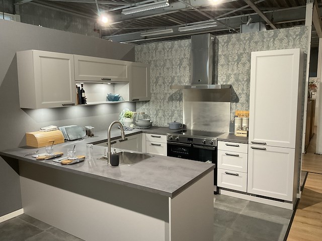 Keuken met inbouwapparatuur, nobilia, picasso, steengrijs - afbeelding 1 van  21