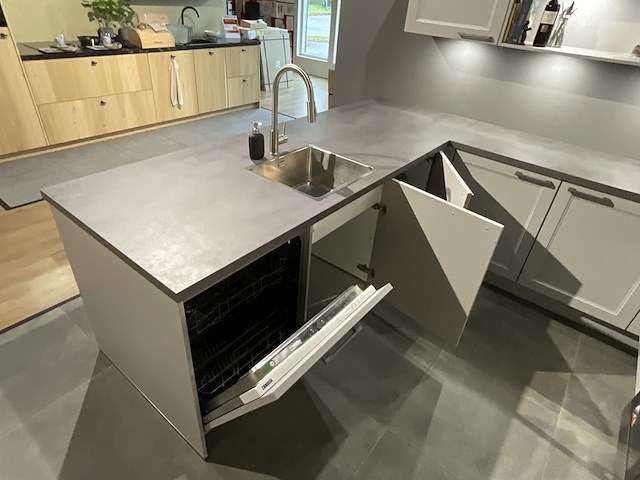 Keuken met inbouwapparatuur, nobilia, picasso, steengrijs - afbeelding 13 van  21