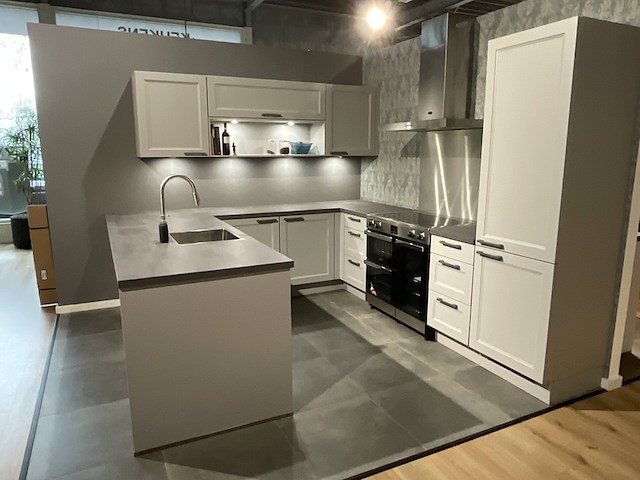 Keuken met inbouwapparatuur, nobilia, picasso, steengrijs - afbeelding 18 van  21