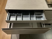 Keuken met inbouwapparatuur, nobilia, riva, beton grijs- eiken havanna - afbeelding 4 van  17