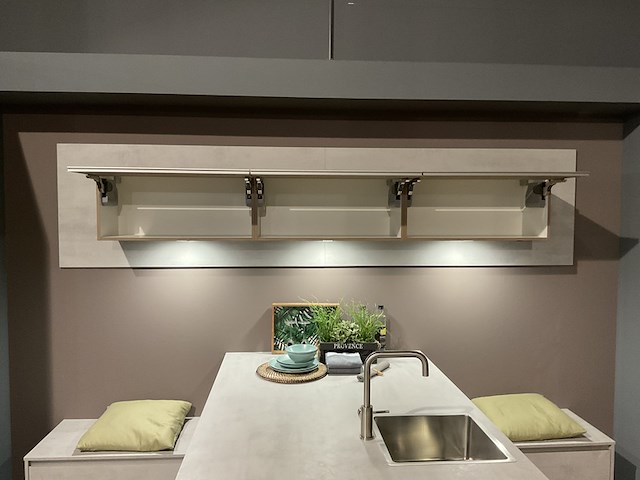 Keuken met inbouwapparatuur, nobilia, riva, beton grijs- eiken havanna - afbeelding 5 van  17