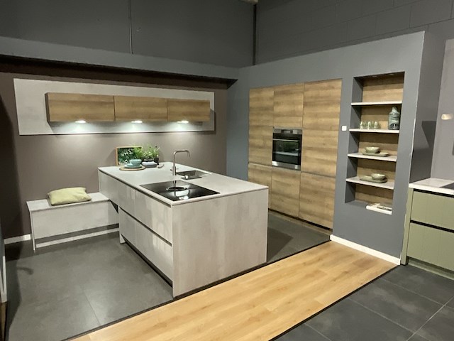 Keuken met inbouwapparatuur, nobilia, riva, beton grijs- eiken havanna - afbeelding 10 van  17