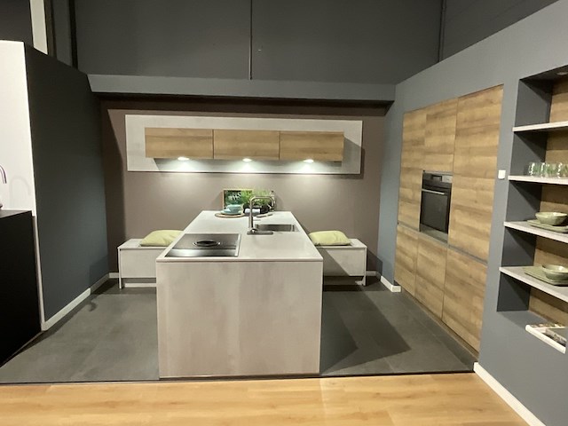 Keuken met inbouwapparatuur, nobilia, riva, beton grijs- eiken havanna - afbeelding 11 van  17