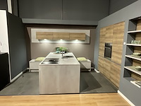 Keuken met inbouwapparatuur, nobilia, riva, beton grijs- eiken havanna - afbeelding 11 van  17