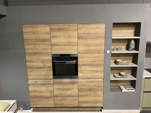 Keuken met inbouwapparatuur, nobilia, riva, beton grijs- eiken havanna - afbeelding 12 van  17