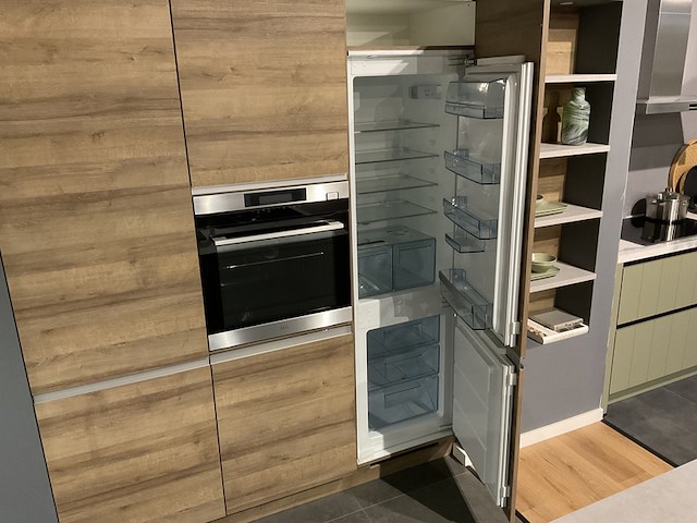 Keuken met inbouwapparatuur, nobilia, riva, beton grijs- eiken havanna - afbeelding 13 van  17