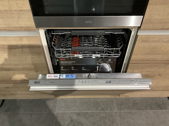 Keuken met inbouwapparatuur, nobilia, riva, beton grijs- eiken havanna - afbeelding 15 van  17