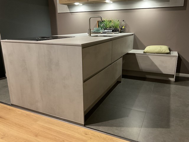 Keuken met inbouwapparatuur, nobilia, riva, beton grijs- eiken havanna - afbeelding 17 van  17