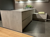Keuken met inbouwapparatuur, nobilia, riva, beton grijs- eiken havanna - afbeelding 17 van  17