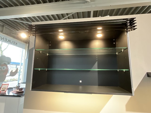 Keuken met inbouwapparatuur, nobilia, riva, noten milano - afbeelding 3 van  17