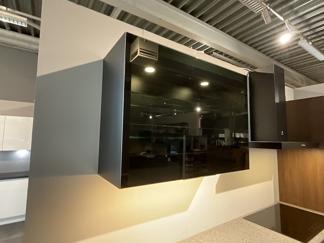 Keuken met inbouwapparatuur, nobilia, riva, noten milano - afbeelding 5 van  17