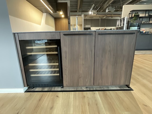 Keuken met inbouwapparatuur, nobilia, riva, noten milano - afbeelding 8 van  17