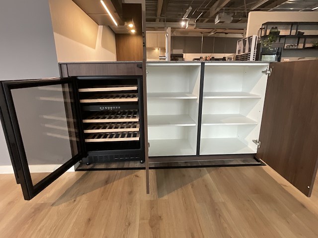 Keuken met inbouwapparatuur, nobilia, riva, noten milano - afbeelding 9 van  17