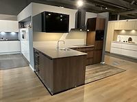 Keuken met inbouwapparatuur, nobilia, riva, noten milano - afbeelding 11 van  17